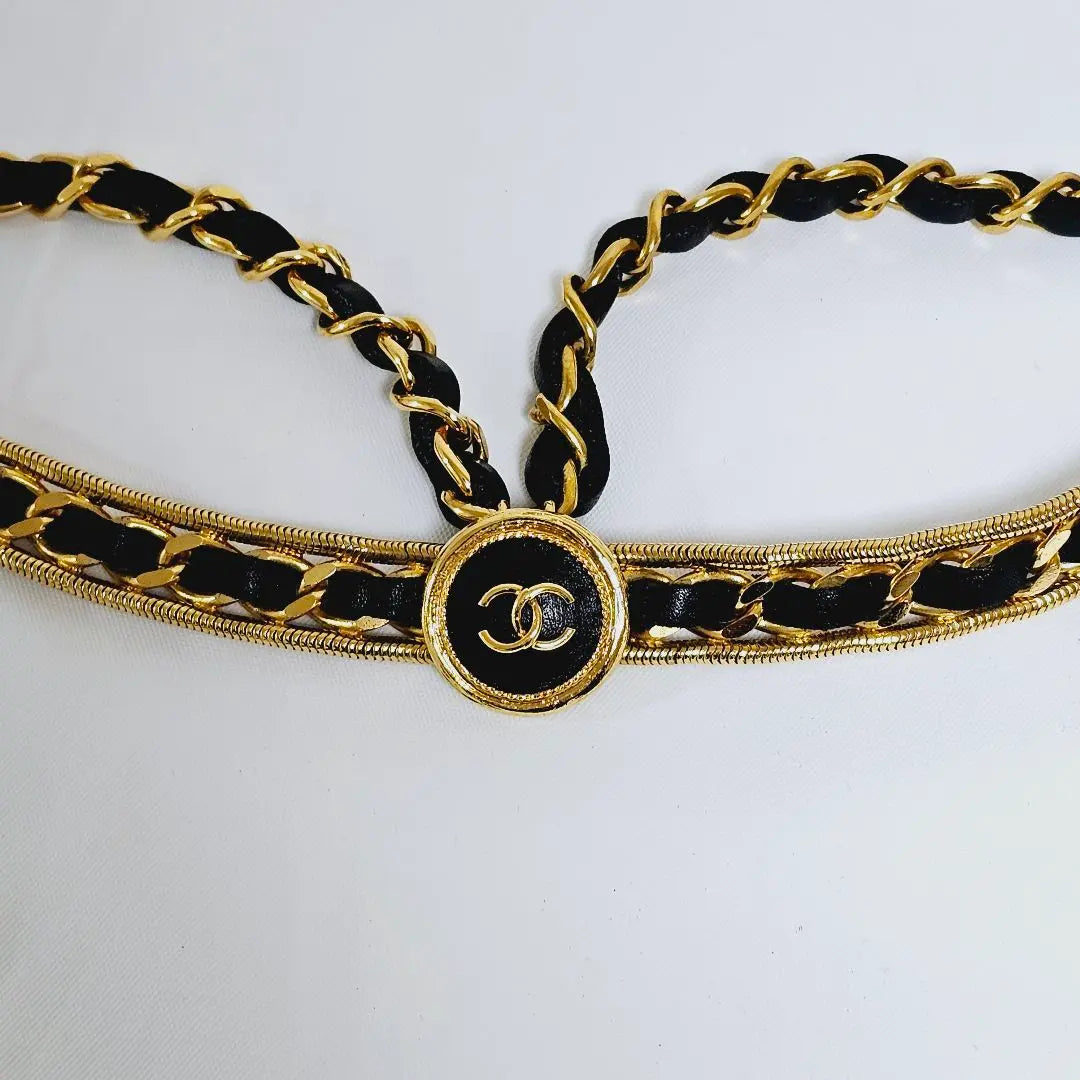 Cinturón de cadena Chanel con marca de trébol