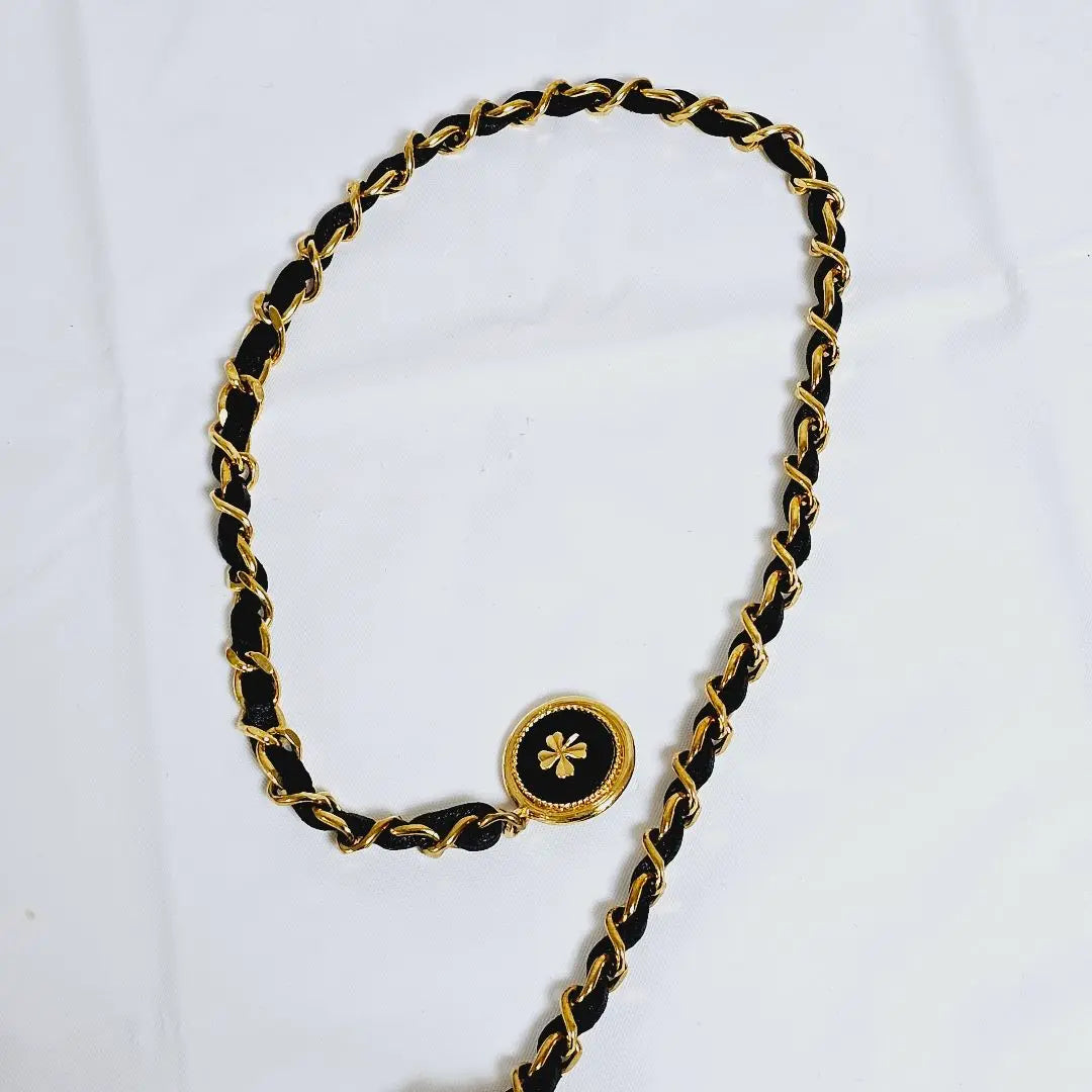 Cinturón de cadena Chanel con marca de trébol