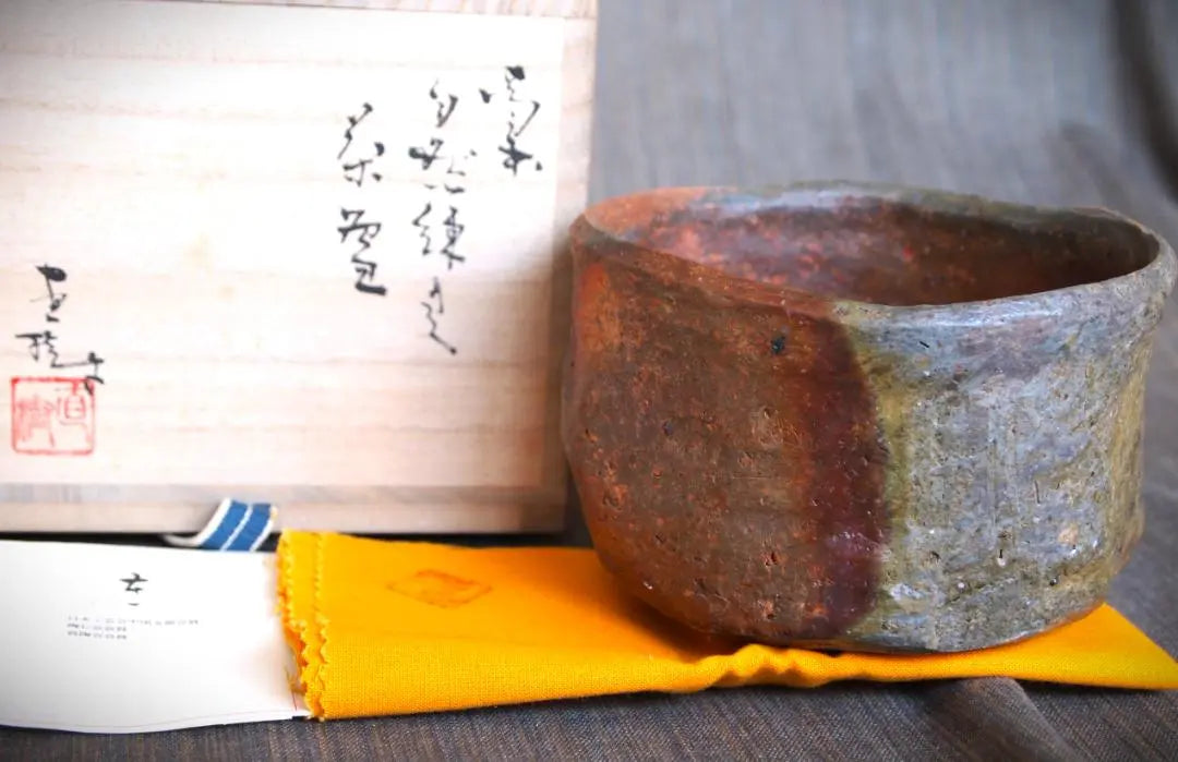 Top work★Yokoyama Naoki 《Master: Kawabata Fumio》★Bizen (Kiln-changing) Naturally cured tea bowl★With box・Cloth