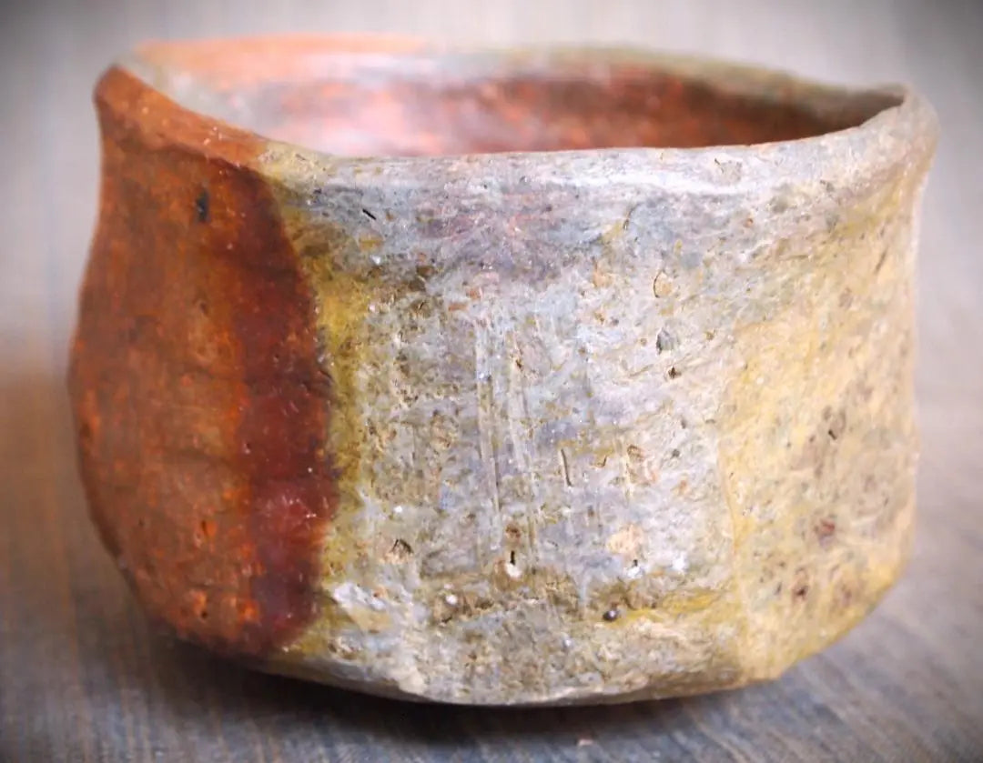 Top work★Yokoyama Naoki 《Master: Kawabata Fumio》★Bizen (Kiln-changing) Naturally cured tea bowl★With box・Cloth