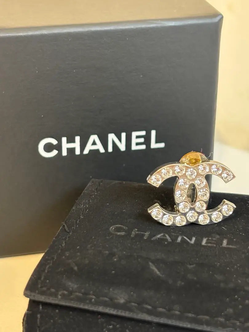 CHANEL ★ Genuine earrings, one ear