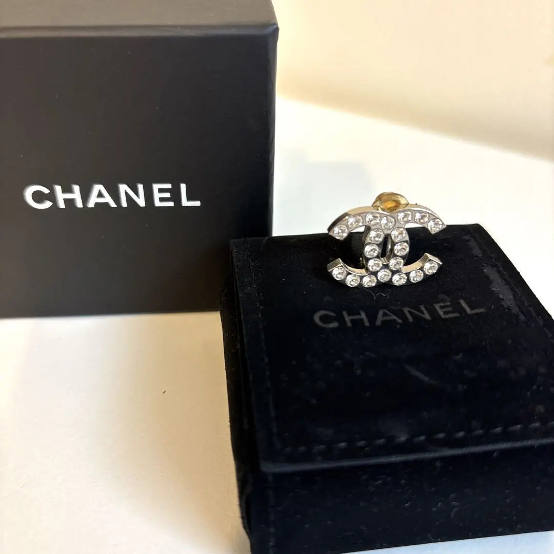 CHANEL ★ Genuine earrings, one ear