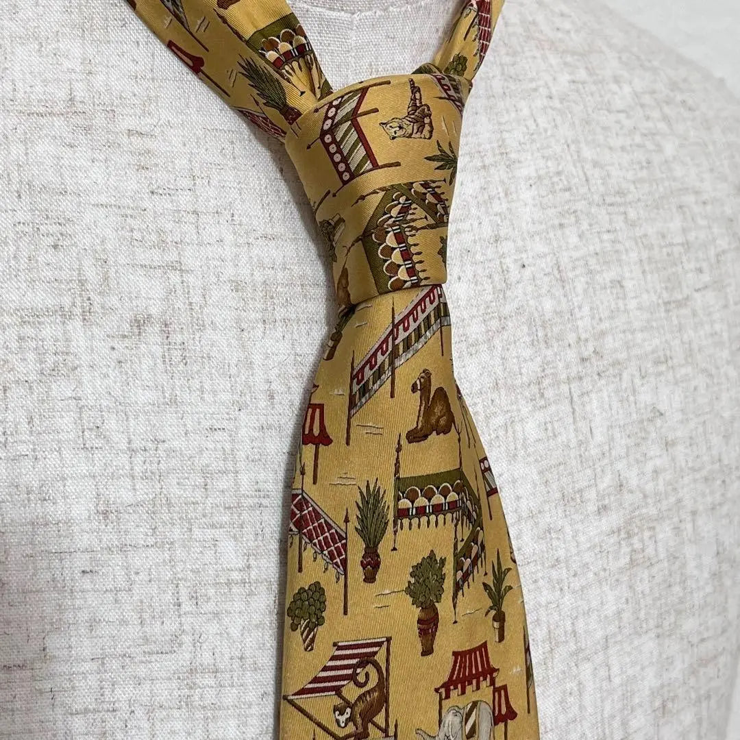 ❤️Good condition Salvatore Ferragamo Light Yellow Animal Pattern Silk Tie