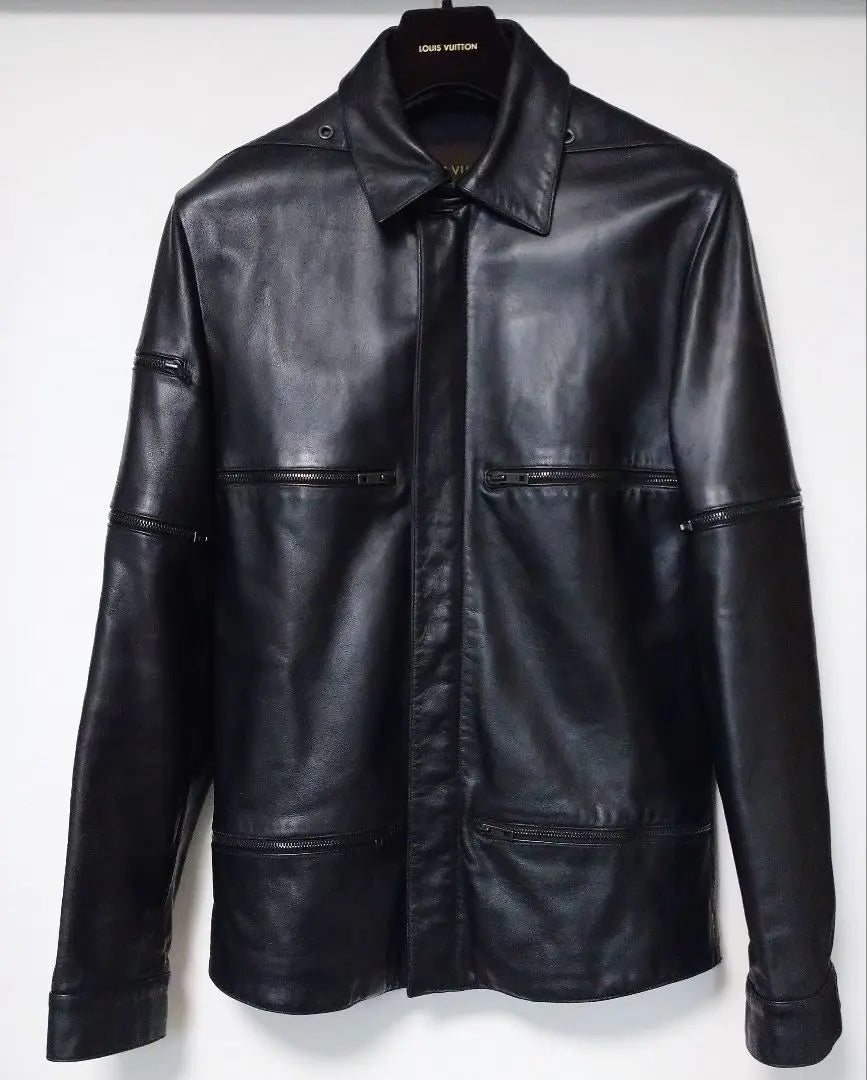 Louis Vuitton Chaqueta de cuero Curf con múltiples bolsillos con cremallera Negro 46 | ルイヴィトン カーフレザージャケット 46