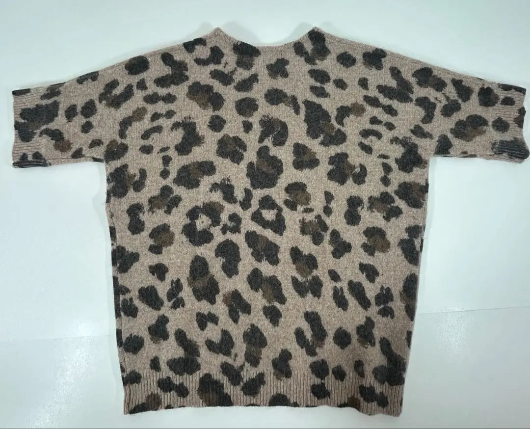 Tomorrowland McAfee Kaneko Aya Collaboration Leopard Jersey de manga corta Estampado de leopardo