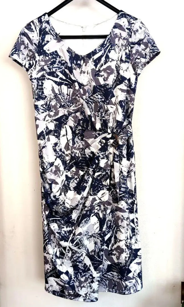 Kudochances Abstract Navy and White Pattern Short Sleeve Knee Length Dress