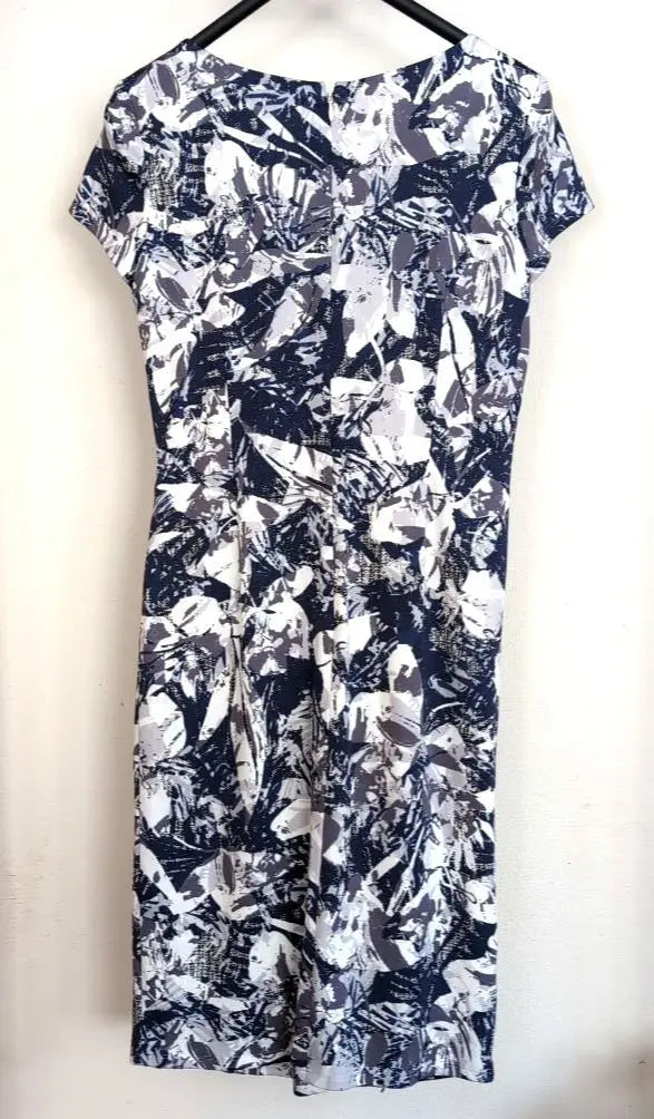 Kudochances Abstract Navy and White Pattern Short Sleeve Knee Length Dress