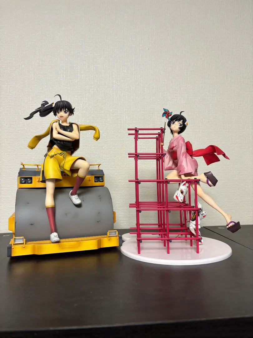 Figura falsa de Karen Araragi Monogatari Mon-Tue de Good Smile Company a escala