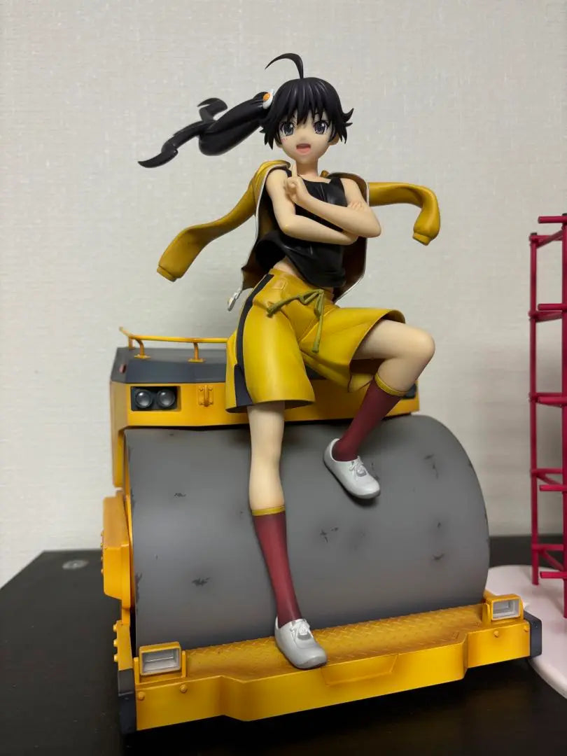 Figura falsa de Karen Araragi Monogatari Mon-Tue de Good Smile Company a escala