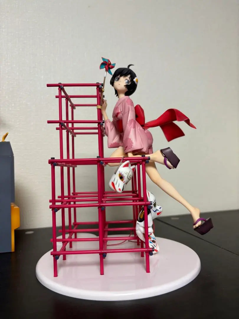 Figura falsa de Karen Araragi Monogatari Mon-Tue de Good Smile Company a escala