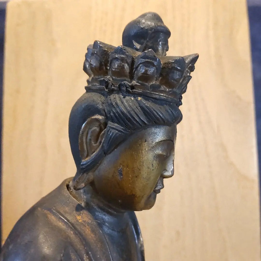 Arte budista n.º 13: Estatua de madera tallada de Kannon con once caras