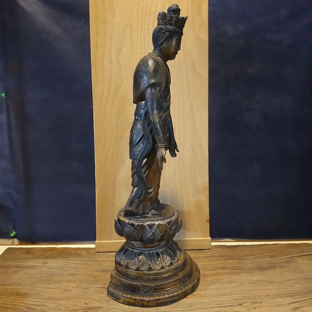 Arte budista n.º 13: Estatua de madera tallada de Kannon con once caras