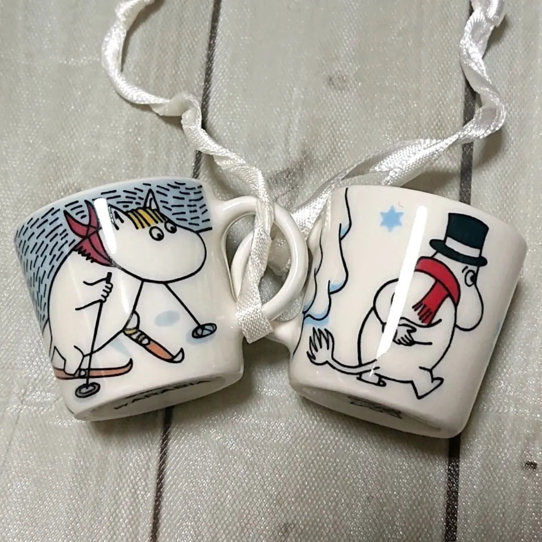 [Sin usar] Juego de 2 mini tazas con adornos de Moomin de Arabia FINLAND