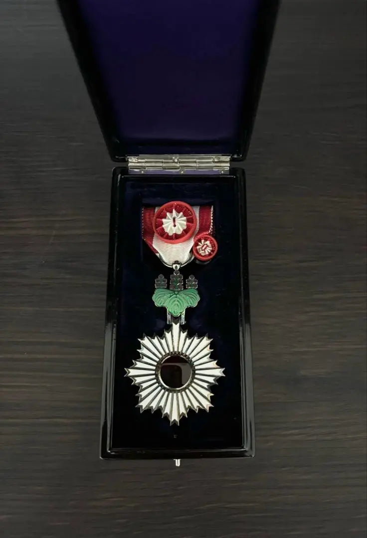 [Extremely beautiful condition] Medal, Order of the Rising Sun, Order of the Rising Sun, Sashed Ribbon, Former Japanese Army Dainippon Imperial Army, Army, with box