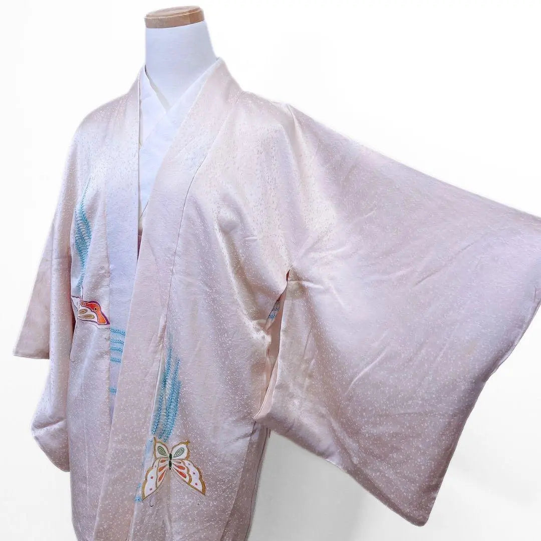 Kimono haori con mariposas y bordado shibori en oro semiantiguo 072t