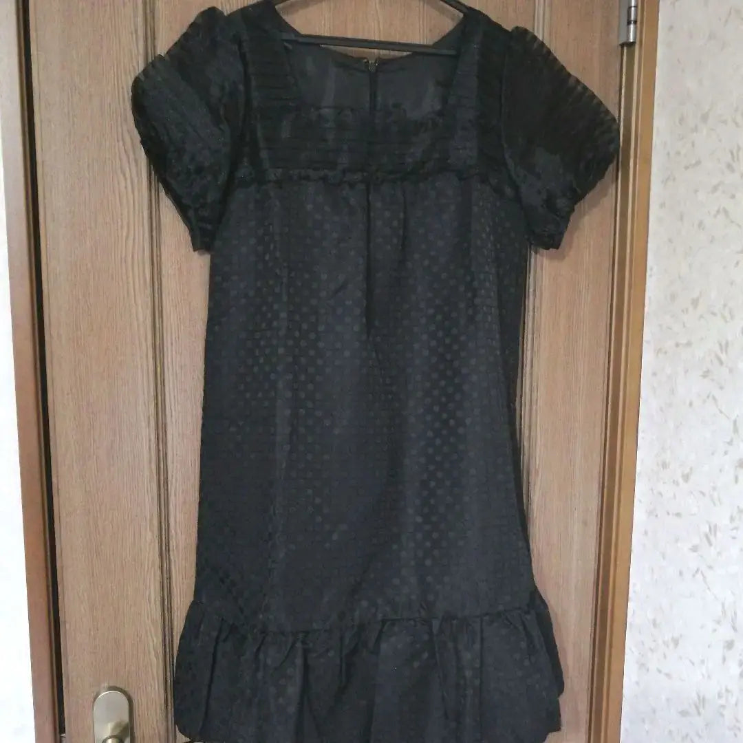 Low price reduction in beautiful Japanese-made black dot pattern ruffled short sleeve dress, tunic