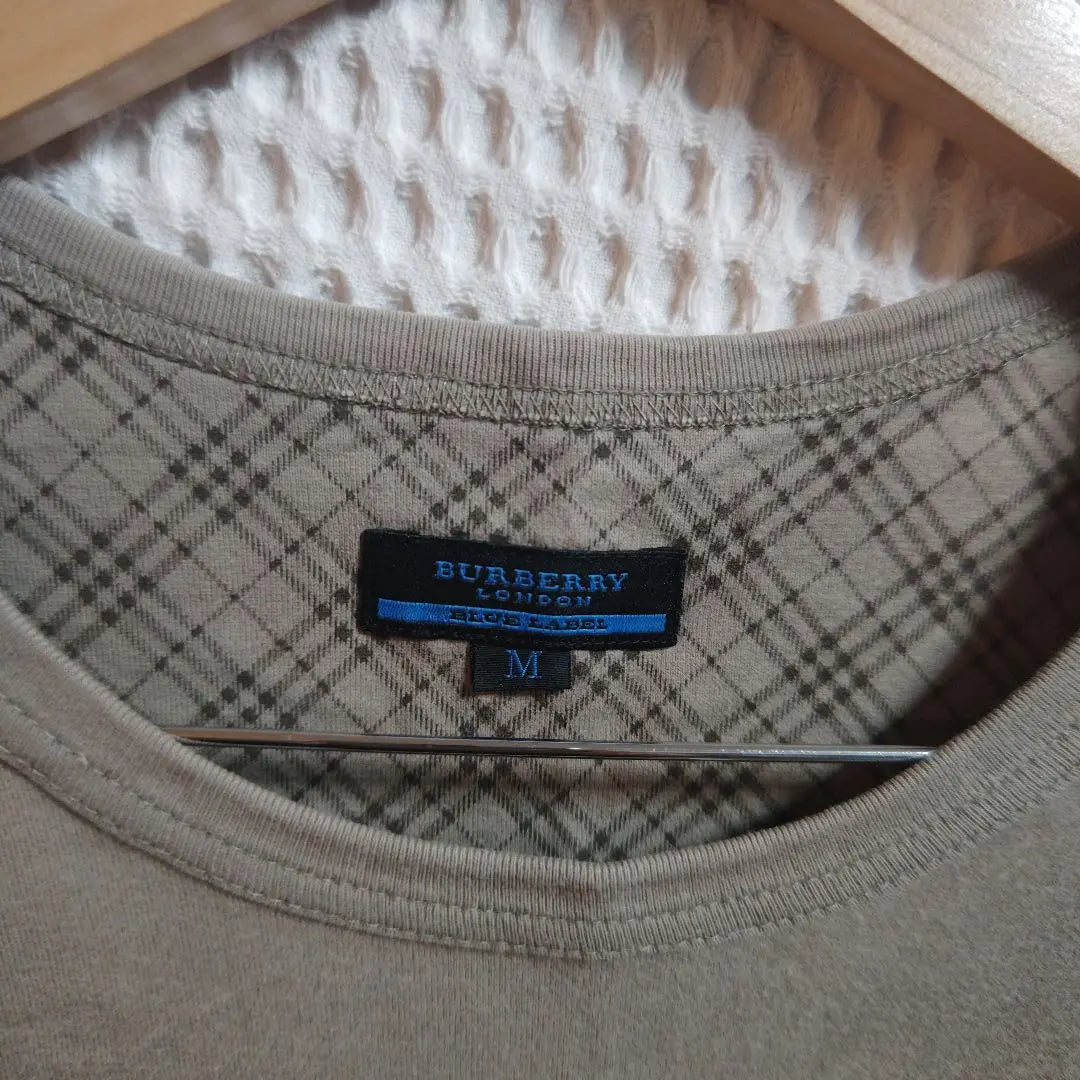 [Popular ☆ Burberry London] T -shirt size M with khaki color pocket