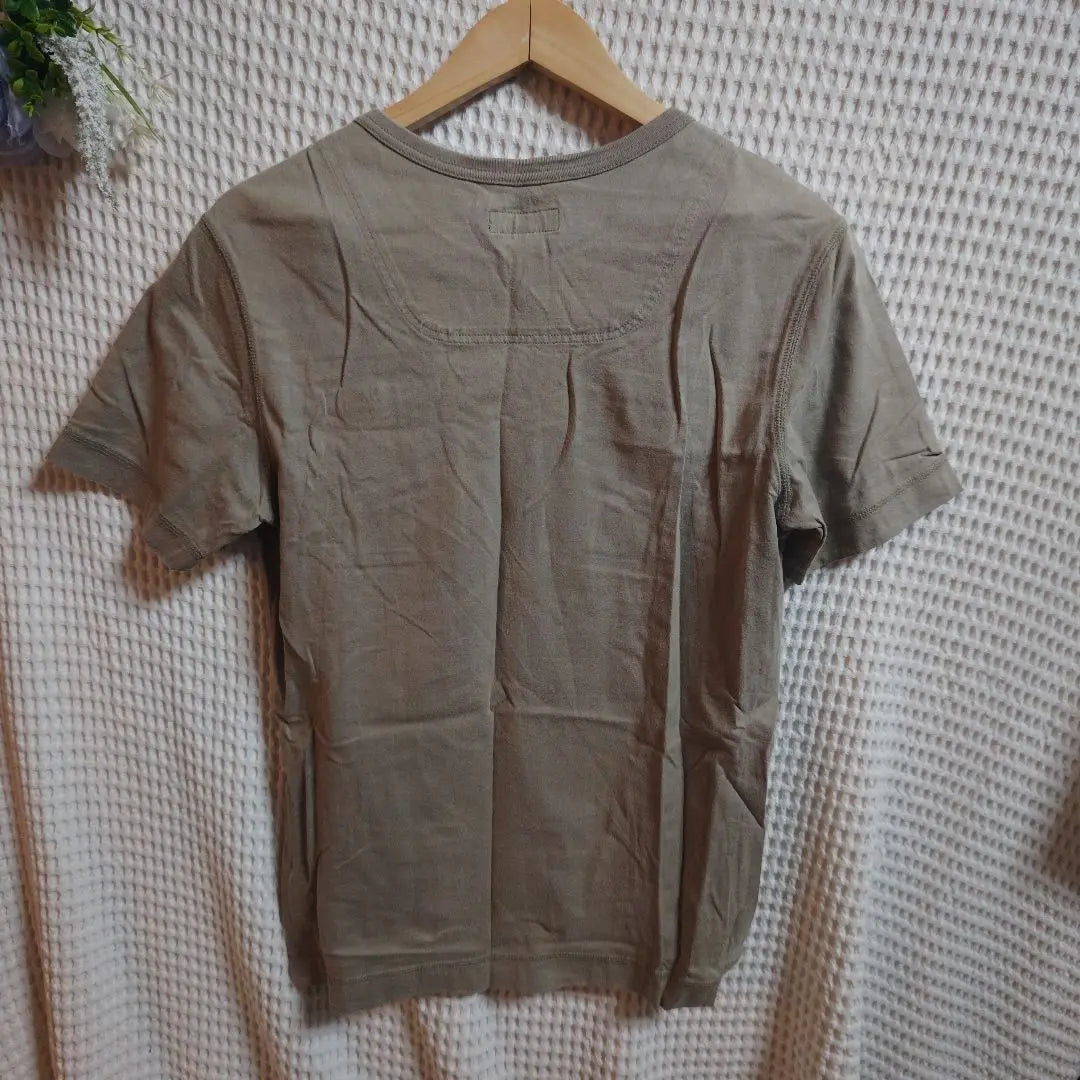 [Popular ☆ Burberry London] T -shirt size M with khaki color pocket