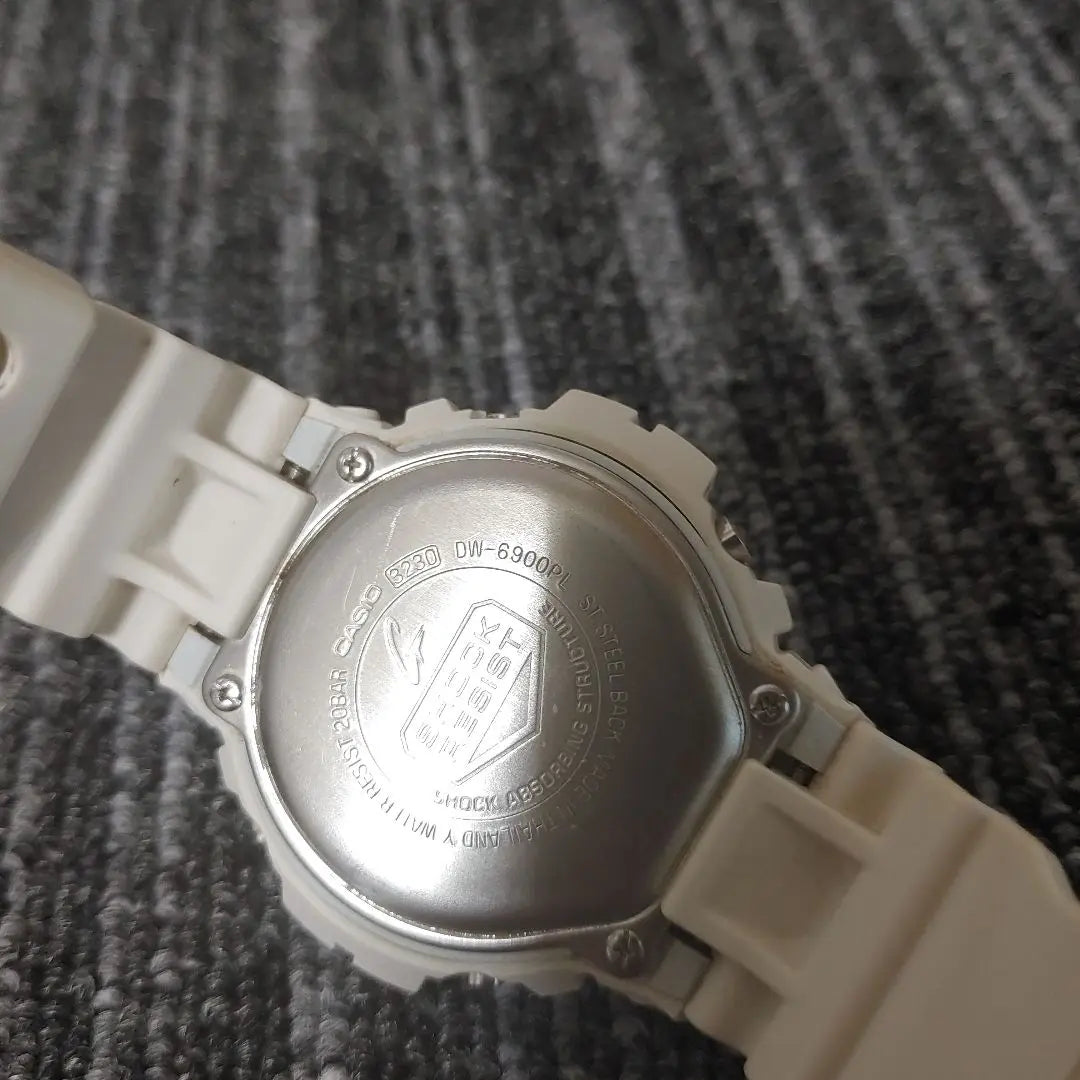 048 CASIO G-SHOCK White Watch