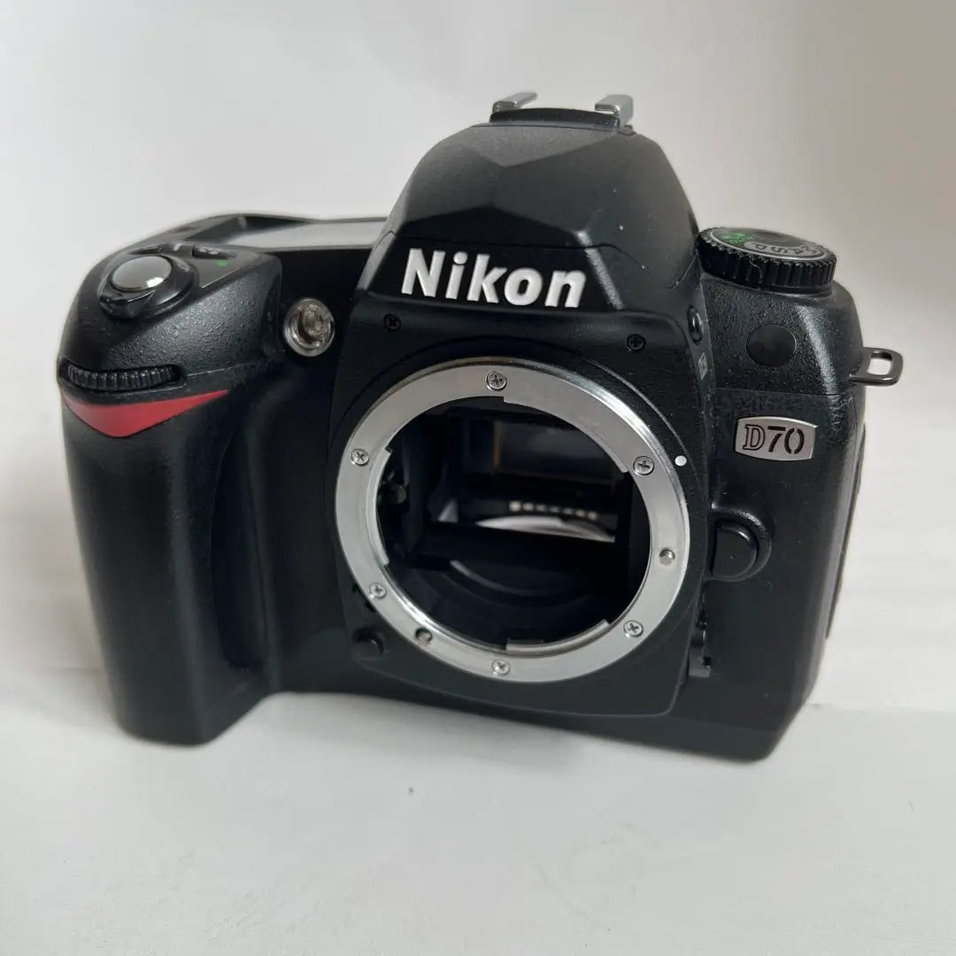 Nikon D70 digital SLR camera