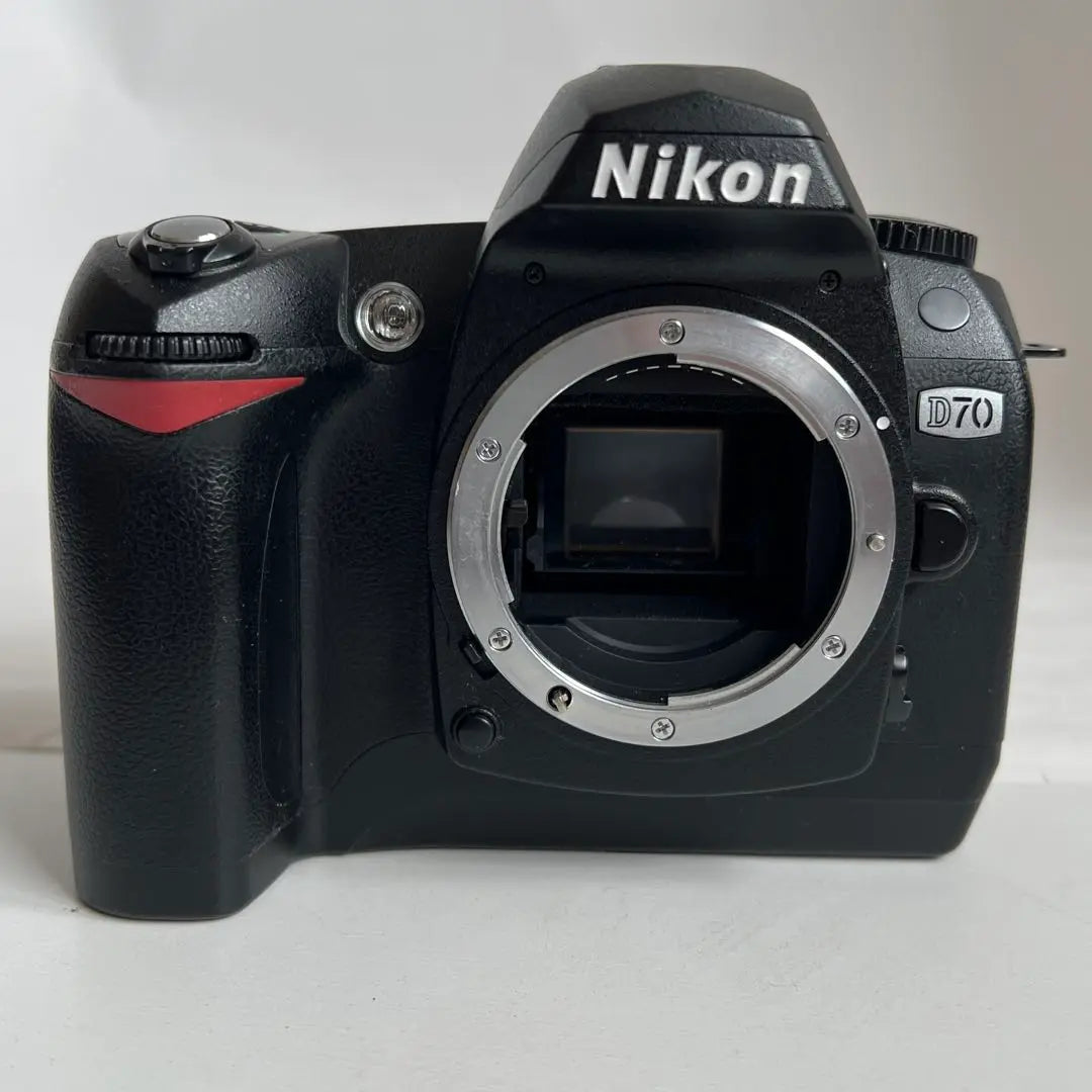 Nikon D70 digital SLR camera