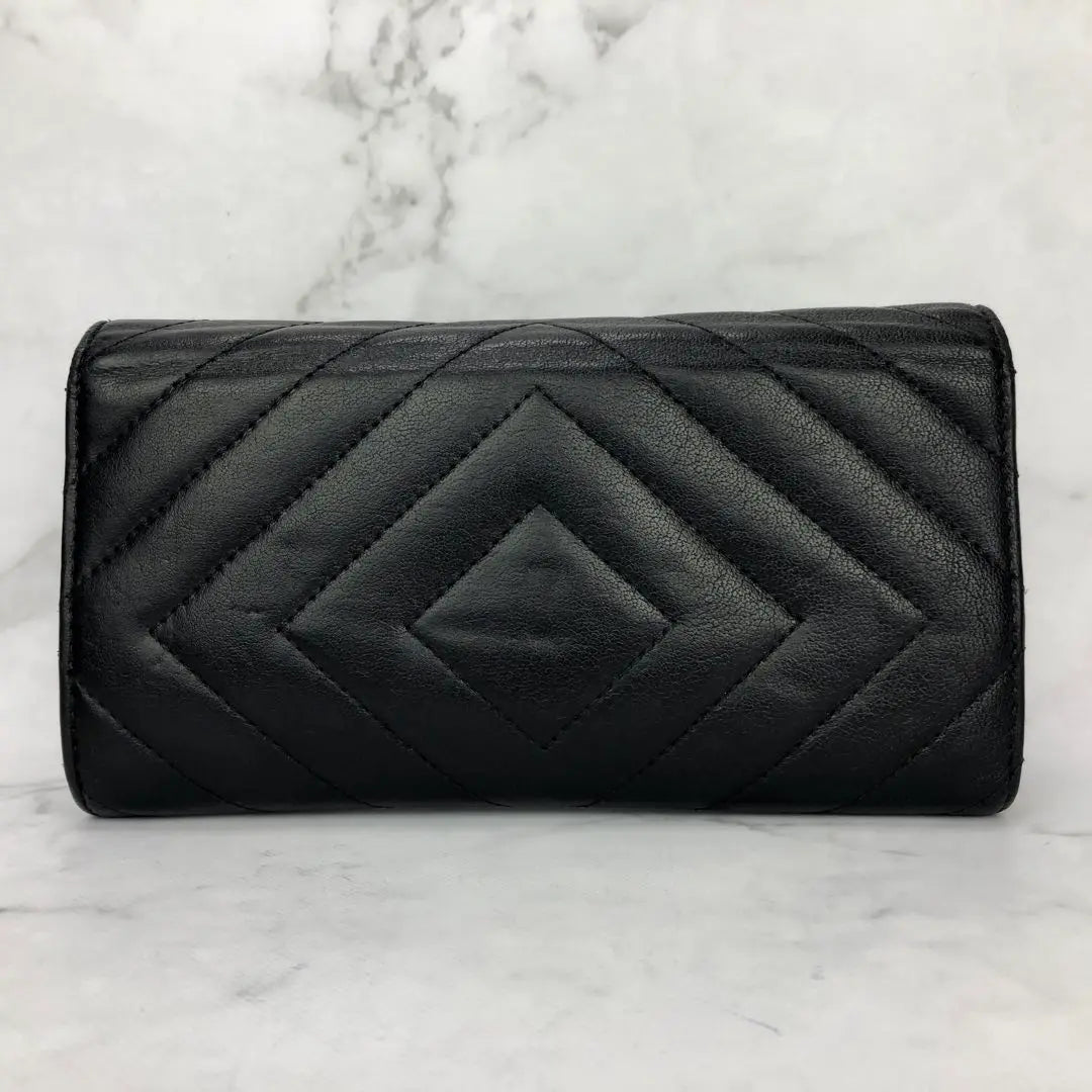 Cartera larga con solapa y motivo Chevron V de CHANEL