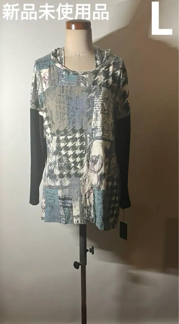 Vestido tipo túnica nuevo, sin usar, con estampado con capucha | 新品未使用品 フード付きプリントパターン チュニックワンピース