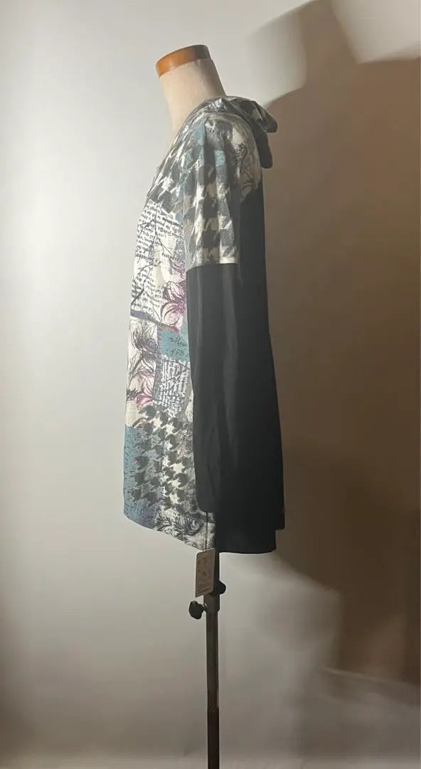 Vestido tipo túnica nuevo, sin usar, con estampado con capucha | 新品未使用品 フード付きプリントパターン チュニックワンピース