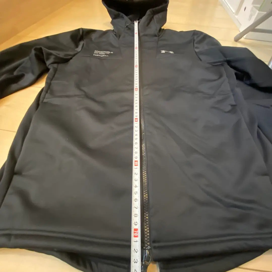 [Buen estado] Chaqueta con capucha Under Armour negra XL