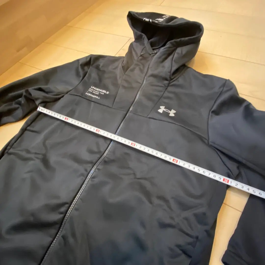 [Buen estado] Chaqueta con capucha Under Armour negra XL