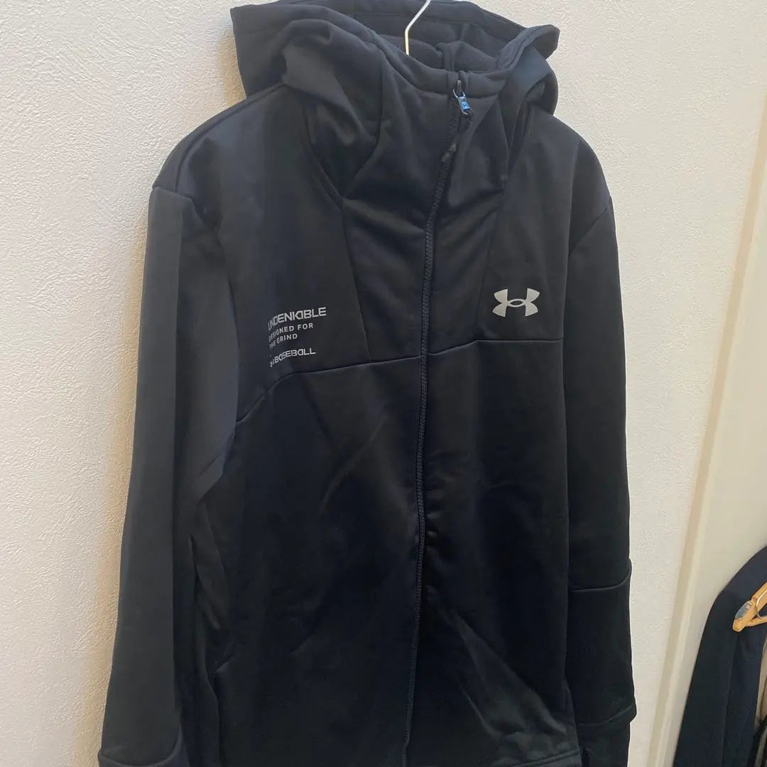 [Buen estado] Chaqueta con capucha Under Armour negra XL