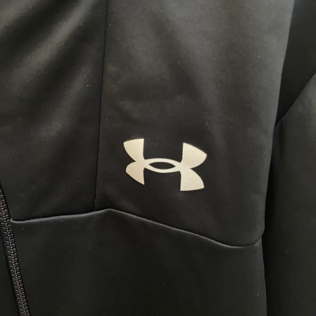 [Buen estado] Chaqueta con capucha Under Armour negra XL