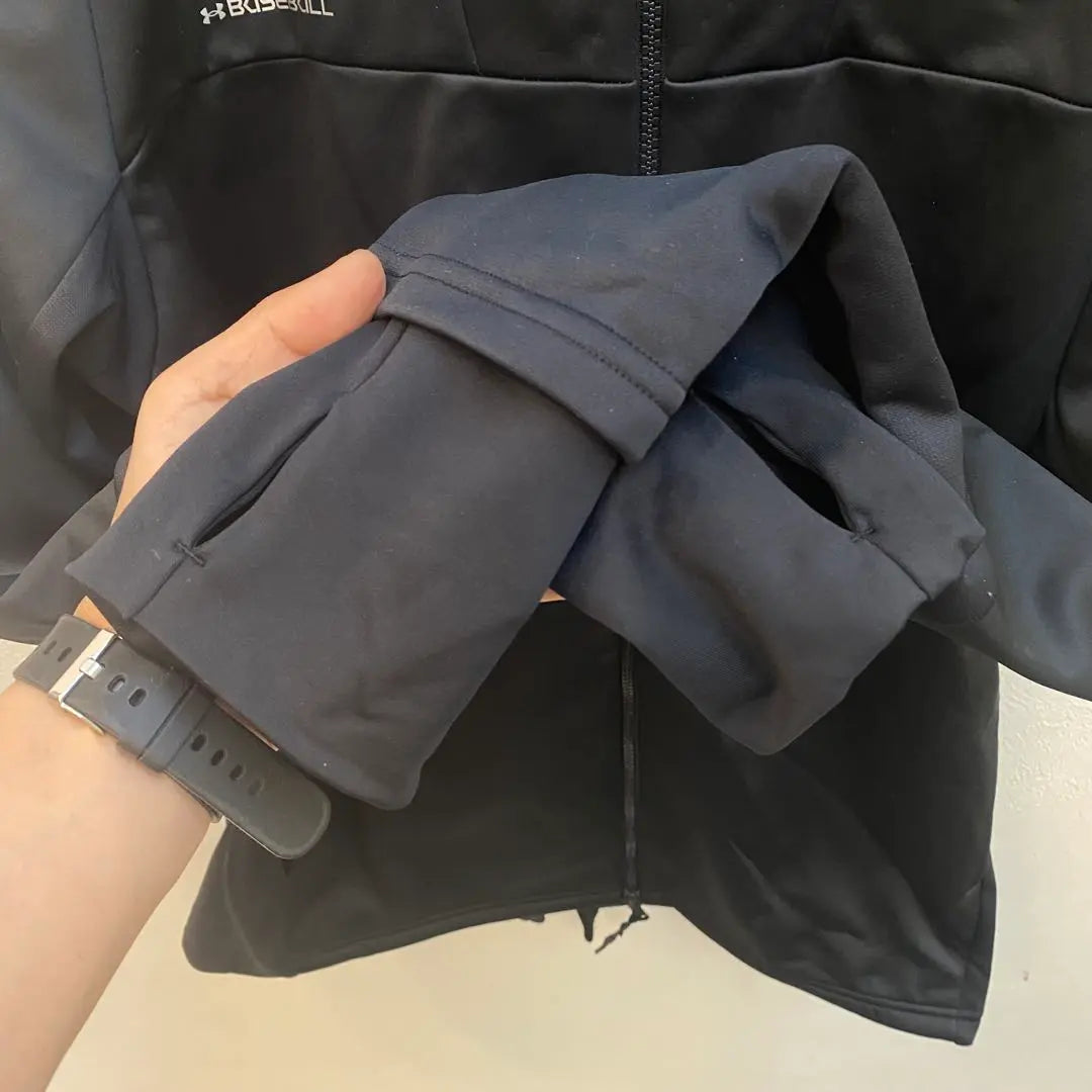 [Buen estado] Chaqueta con capucha Under Armour negra XL