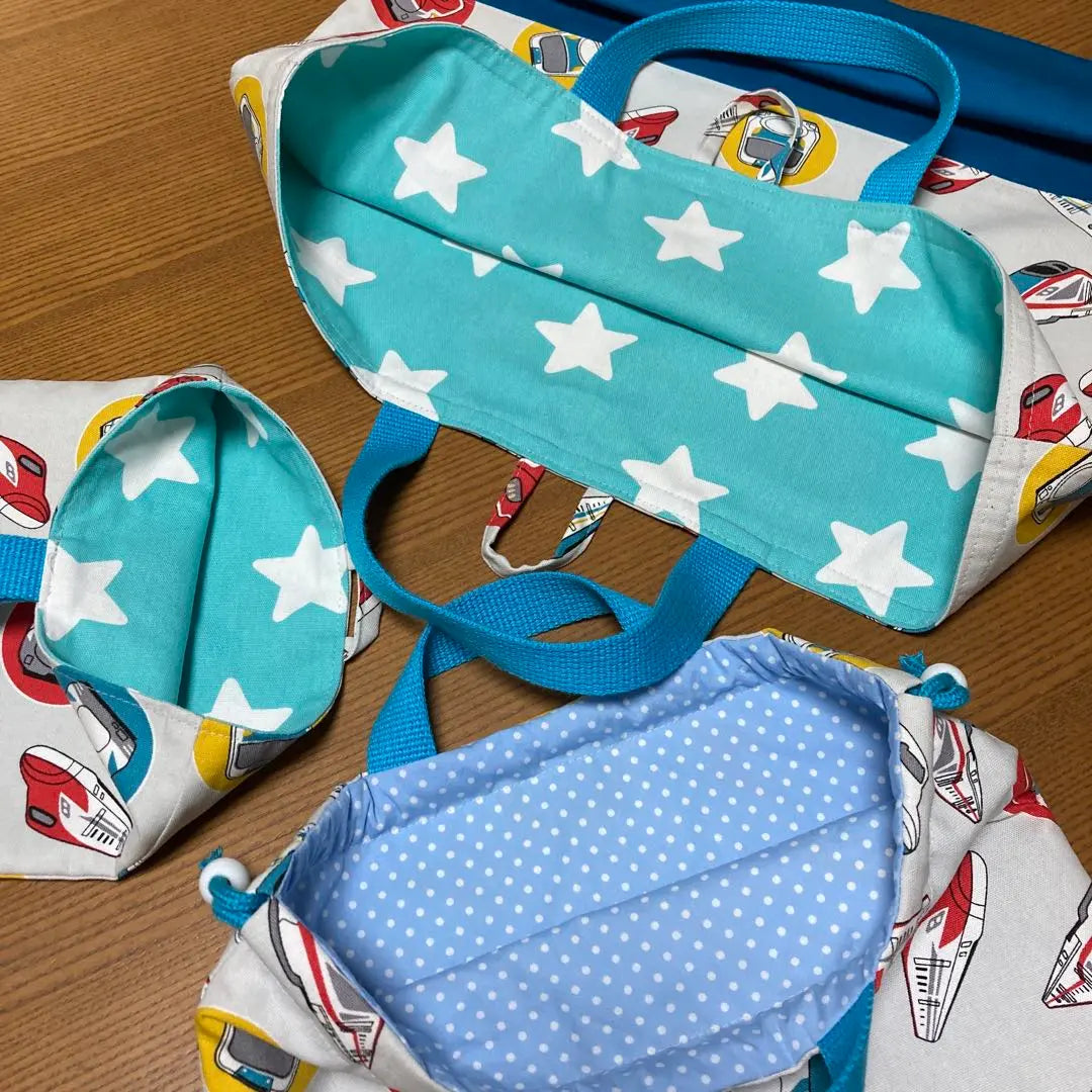 [Anonymous delivery] 6-piece set for kindergarten and school entrance, handbag, shoe bag, gymnastics uniform bag, etc., vehicle pattern, kindergarten and school entrance, school entrance, school entrance | 【匿名配送】入園入学6点セット　手提げ袋　靴袋　体操服袋等　乗り物柄　入園入学