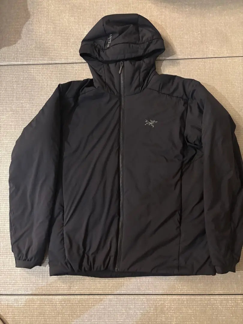 Beautiful condition, current model Arc'teryx Black L Atom Heavyweight Hoodie