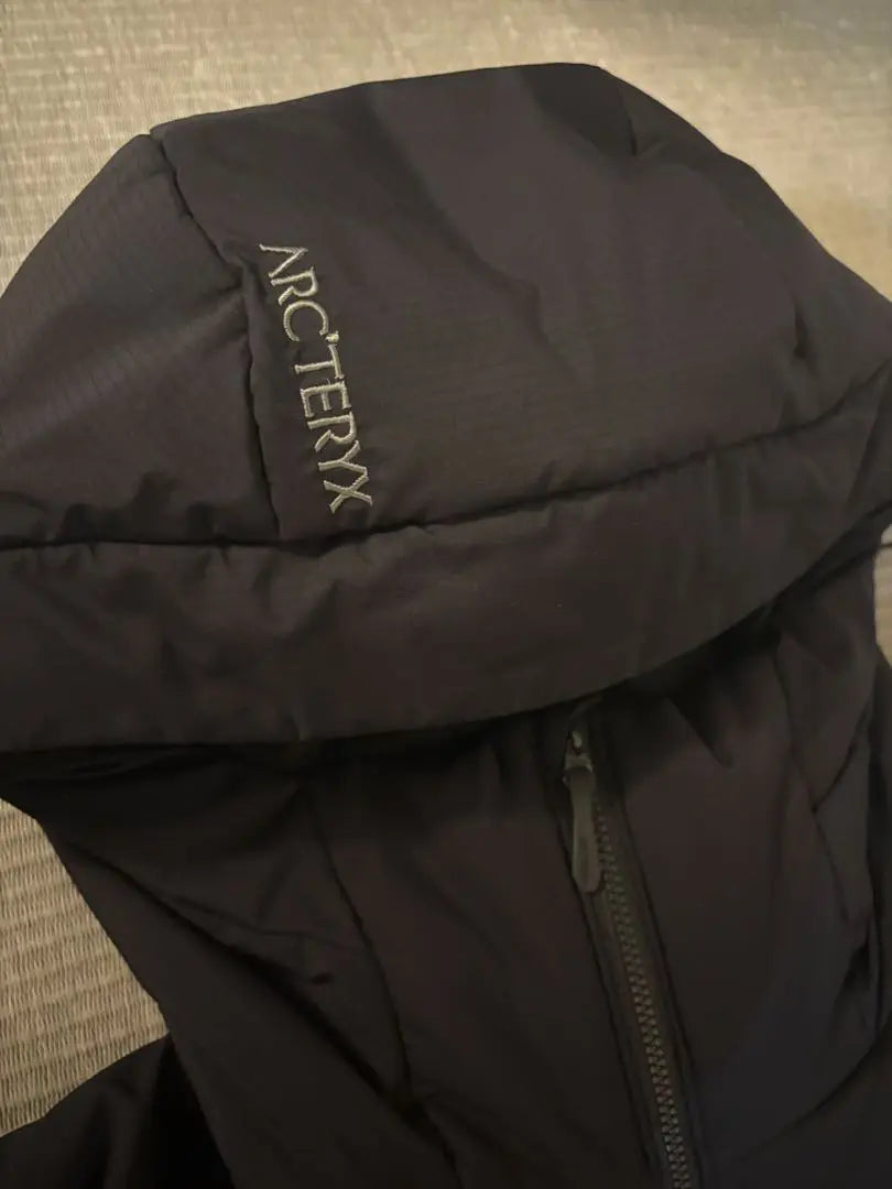 Beautiful condition, current model Arc'teryx Black L Atom Heavyweight Hoodie