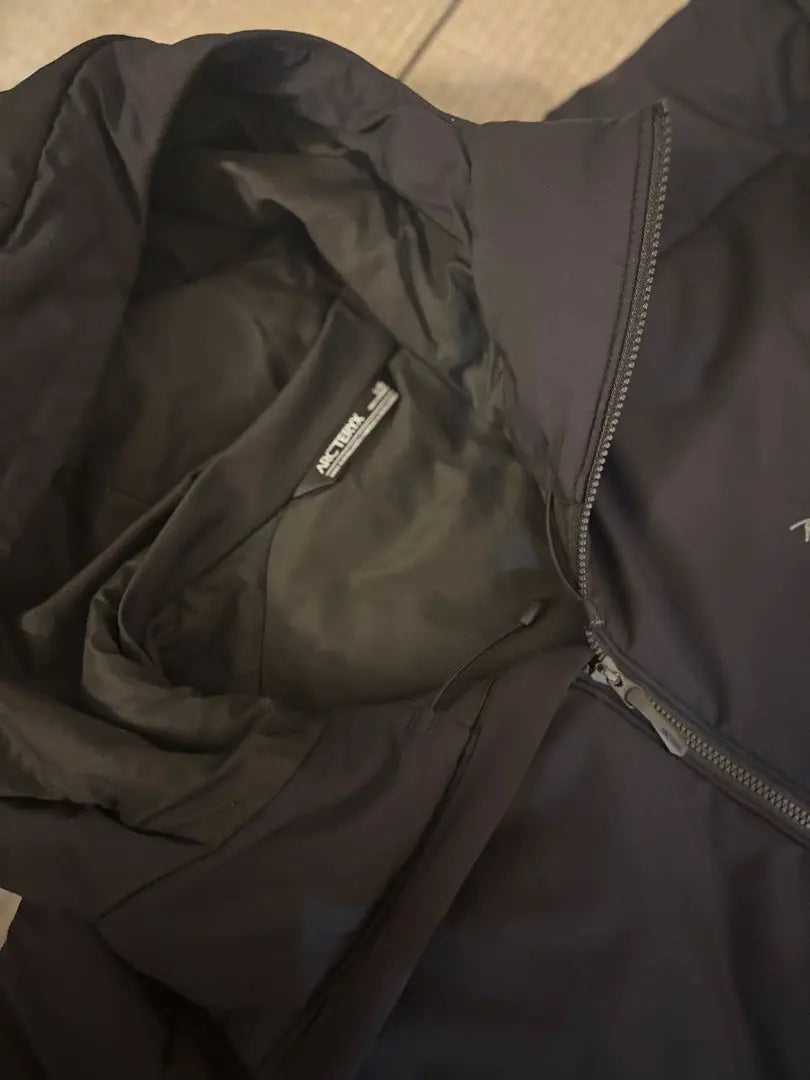 Beautiful condition, current model Arc'teryx Black L Atom Heavyweight Hoodie