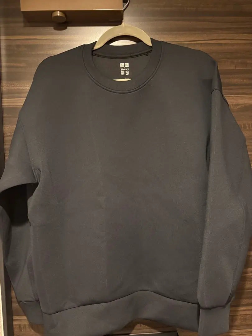 UNIQLO x Theory Ultra Stretch Dry Wet Pullover