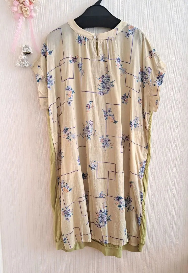 Beautiful floral knee length dress, super mint, large size