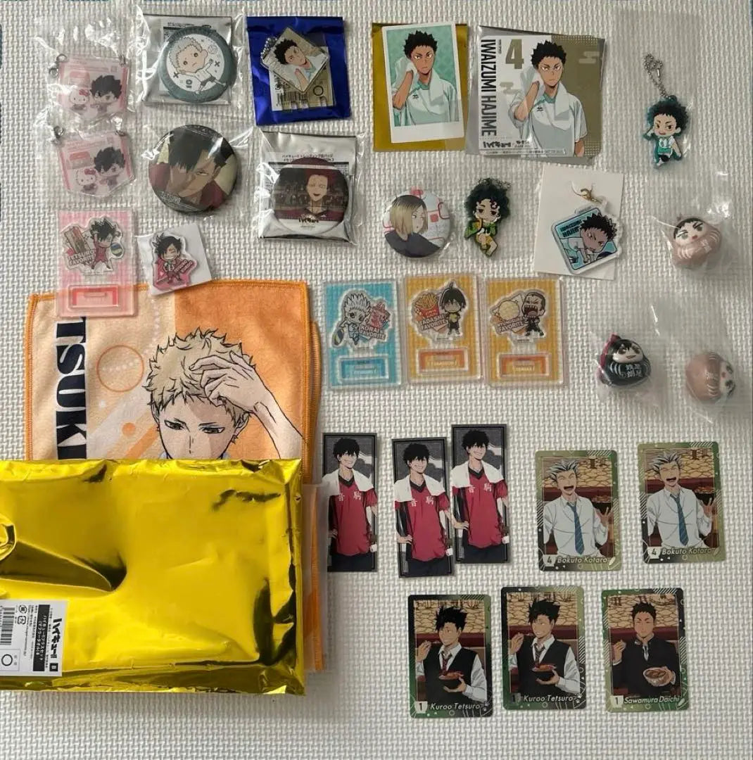 Character goods, Personality V and more, sold in bulk