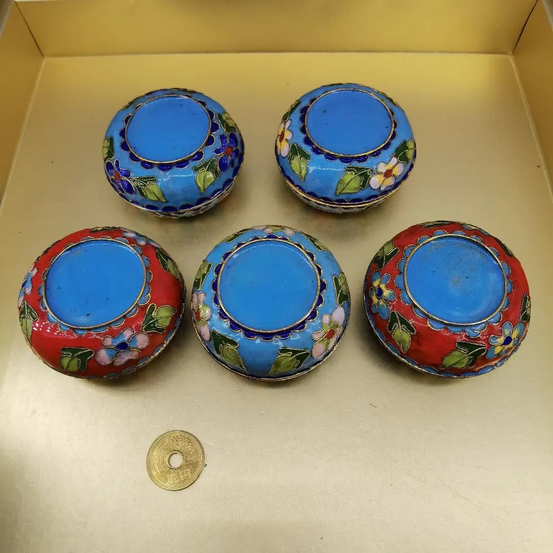 {Reference number: BK003} Shichiho Yakusou but Butterfly Pattern 5 -point set (diameter about 6.5cm) | {整理番号:BK003} 七宝焼花蝶模様小物入れ五点セット(直径約6.5cm)