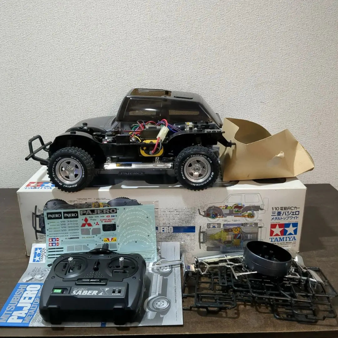 TAMIYA 1/10 Coche RC Eléctrico Mitsubishi Pajero Metal Top Wide M2261