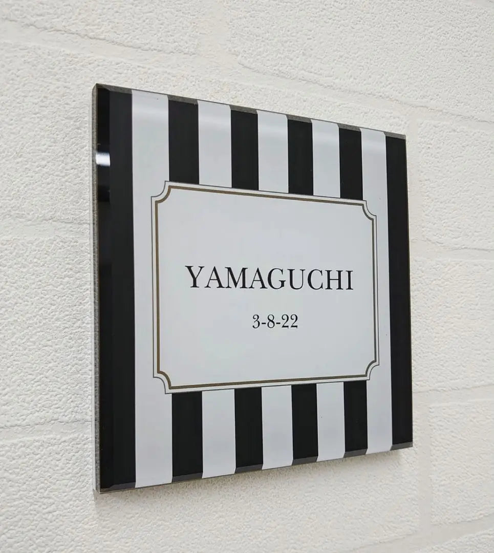 Black/White Striped Background Acrylic Nameplate *4 sides 45 degrees diagonal cut *UV printing