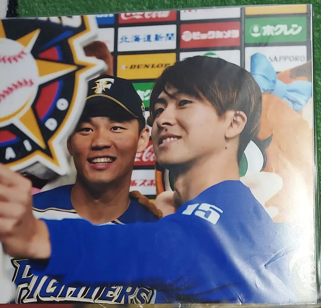 ♥️Hokkaido Nippon Ham Fighters Uezawa Naoyuki & Wang Bhaiyuu Do new sports photo♥️