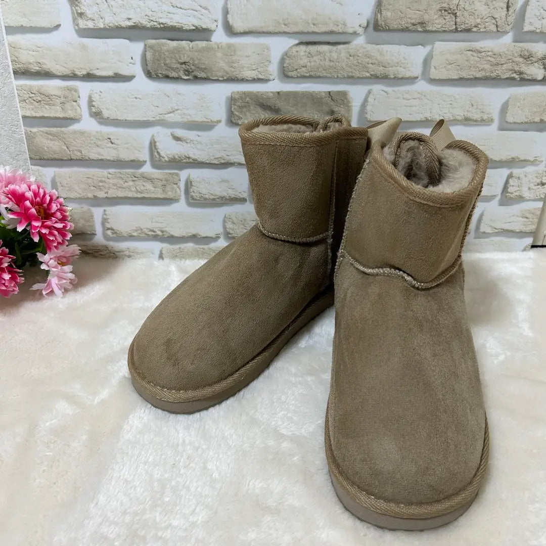 Cute beige with suede mouton boots back ribbon