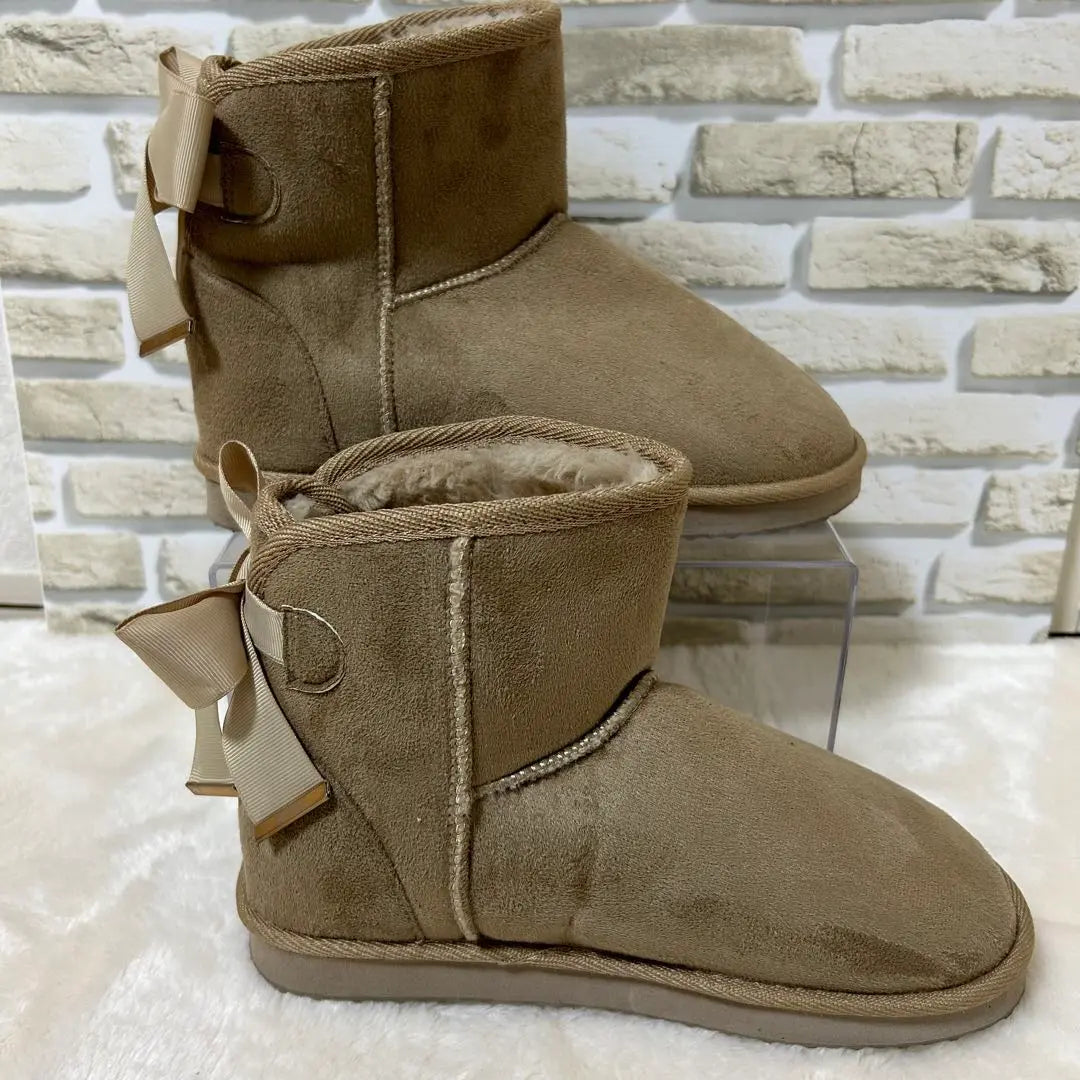 Cute beige with suede mouton boots back ribbon