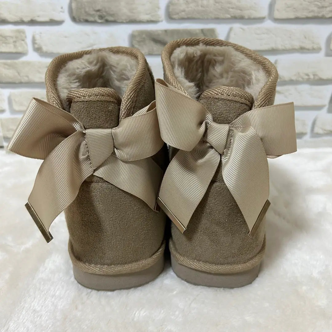 Cute beige with suede mouton boots back ribbon