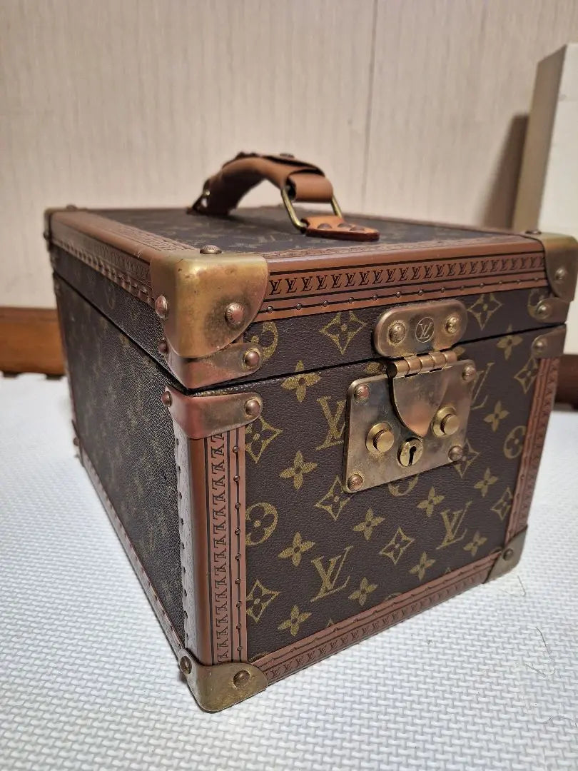 LOUIS VUITTON Makeup Box Monogram Bowit M21828 Trunk