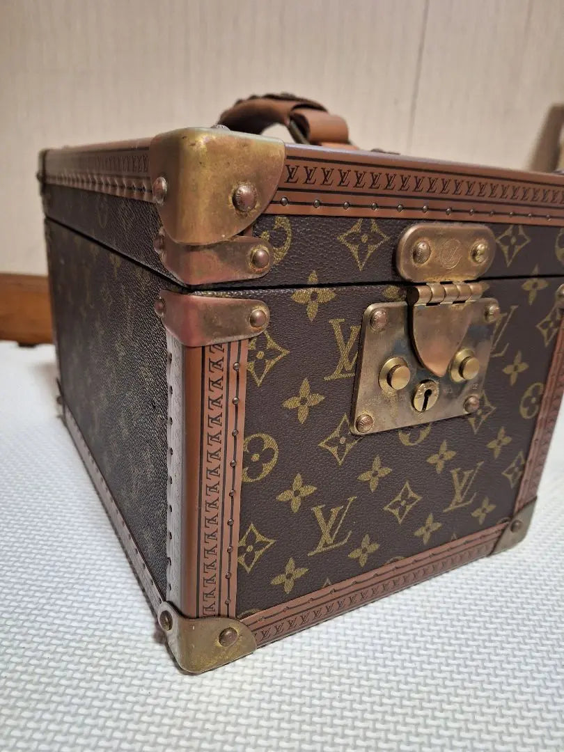 LOUIS VUITTON Makeup Box Monogram Bowit M21828 Trunk