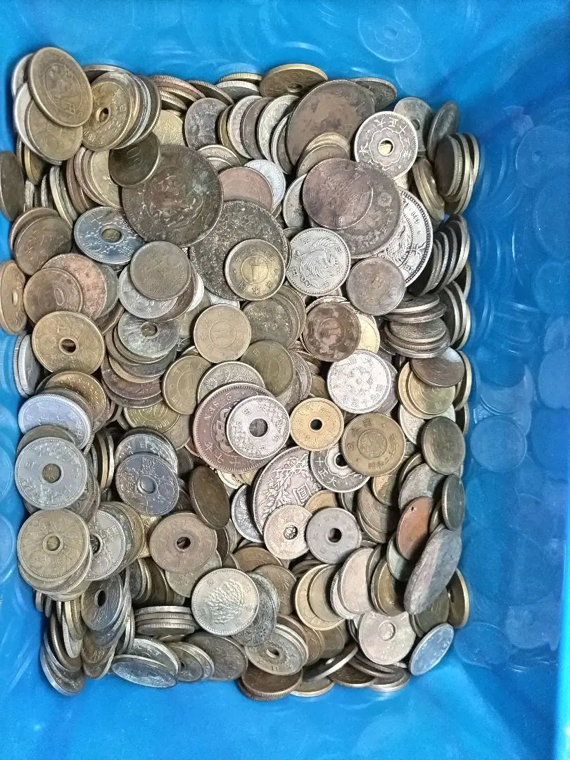 Old coins: Approximately 2400g